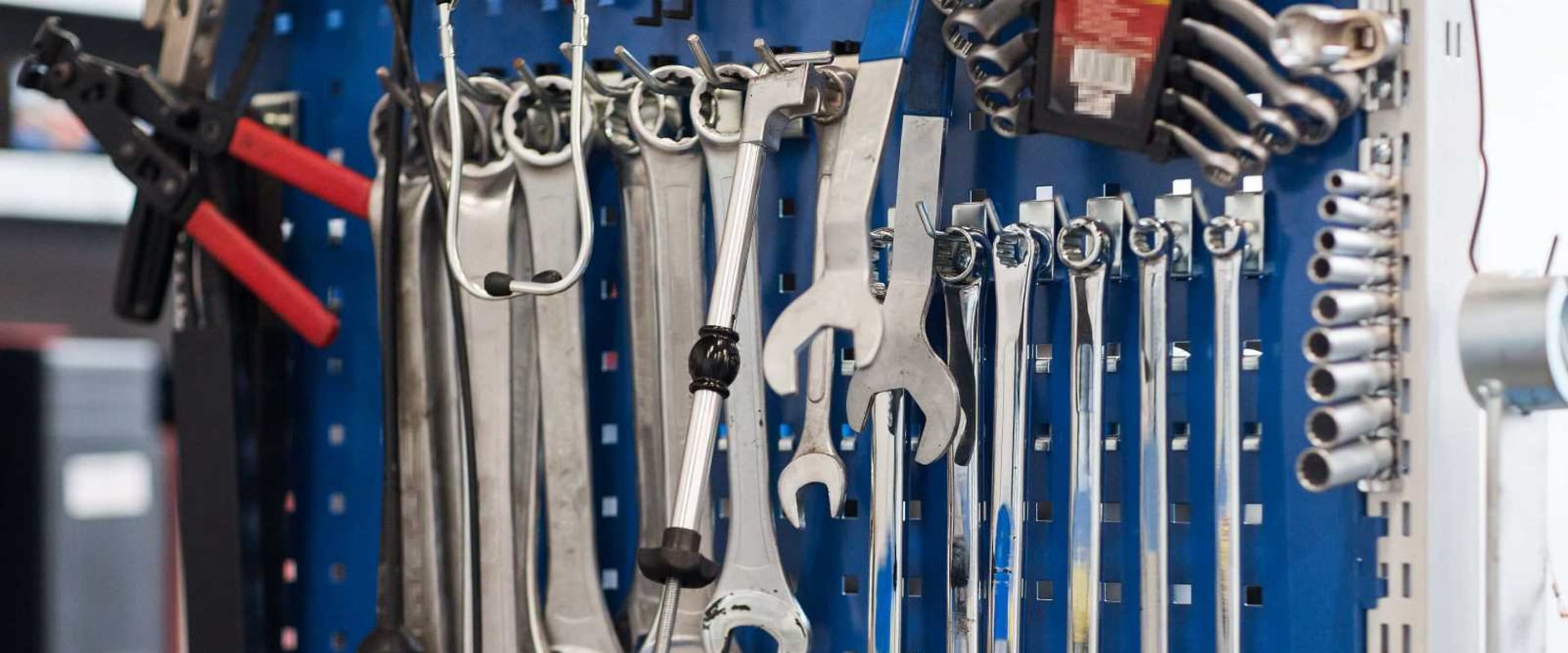 Using Proper Tools and Equipment for Car Tune-Ups and Repairs